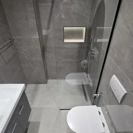 Andis Style Suite, Apartman Tirana