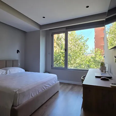 Andis Style Suite, Apartman *